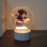 Lampe Naruto Sasuke Uchiwa posée sur un meuble