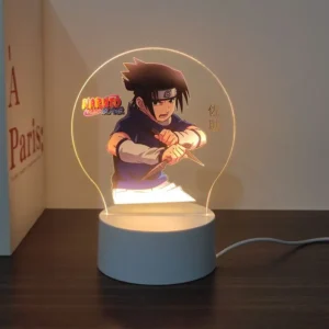 Lampe Naruto Sasuke Uchiwa posée sur un meuble